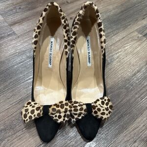 Manolo Blahnik Black and Leopard Print Heels